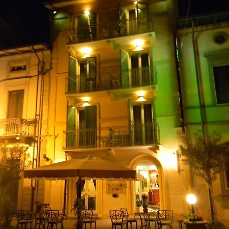 Hotel Villa Adriana Viareggio Exterior photo
