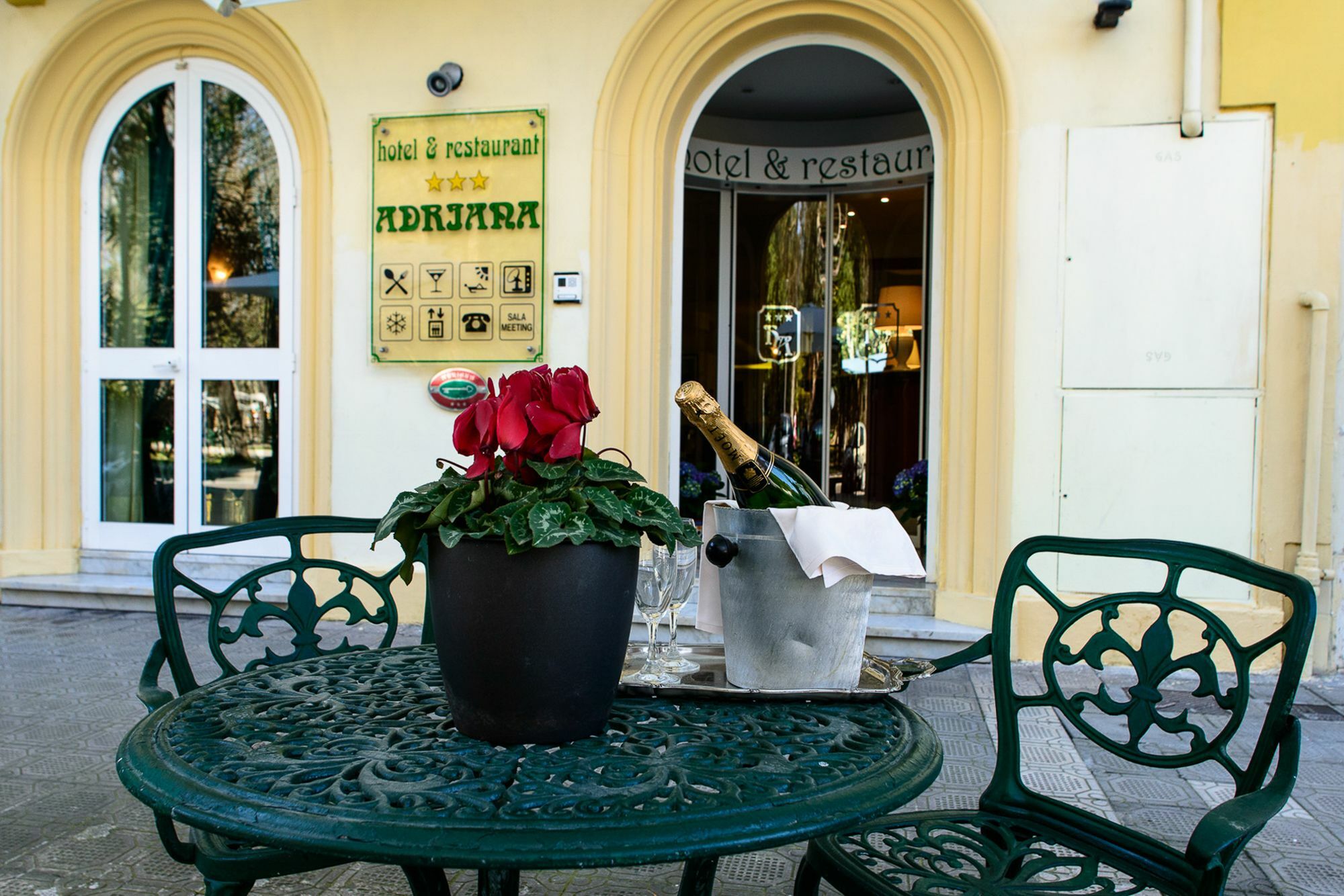 Hotel Villa Adriana Viareggio Exterior photo